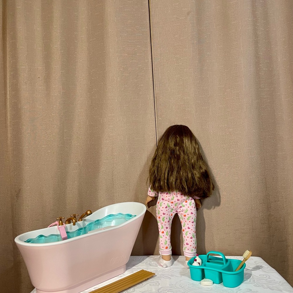Madame Alexander Doll with Pink Pajamas and Our Generation Bubbly Bathtime set - Picture 3 of 10